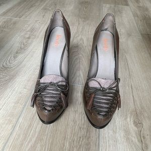 Levity leather and fabric upper